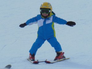 "Look, Mommy! I such a fast ski person!"